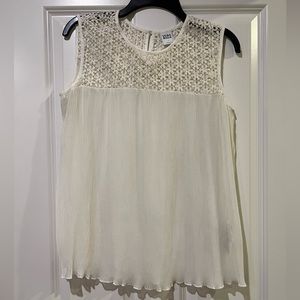 Ribbed White Flowy Top